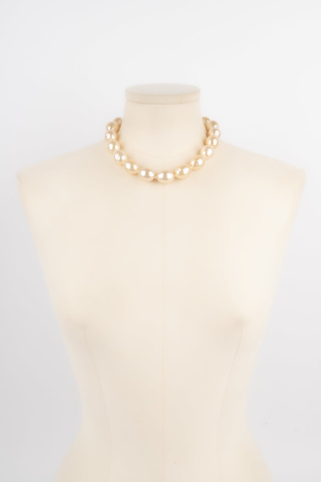 Collier court Chanel 1994