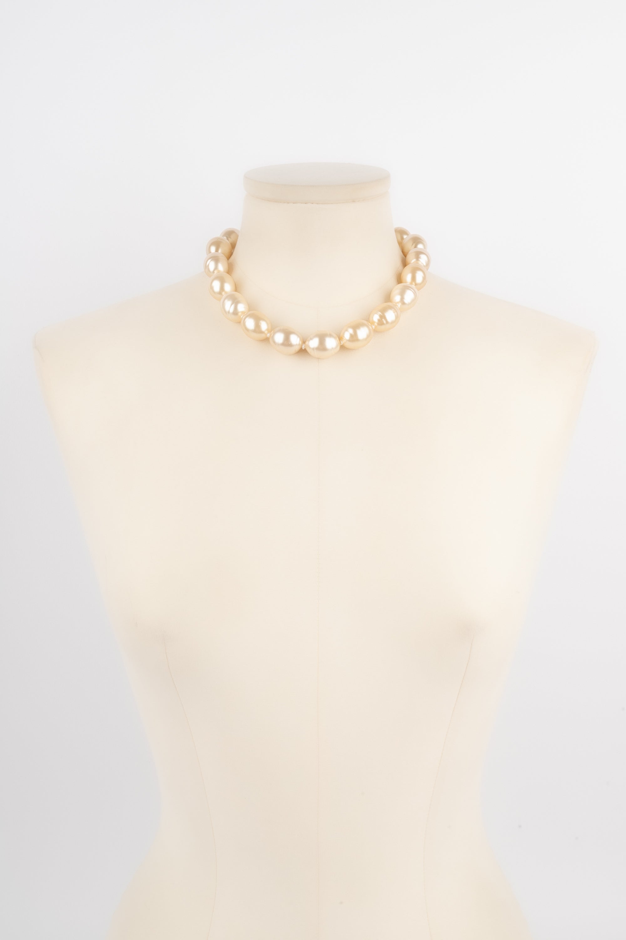 Collier court Chanel 1994
