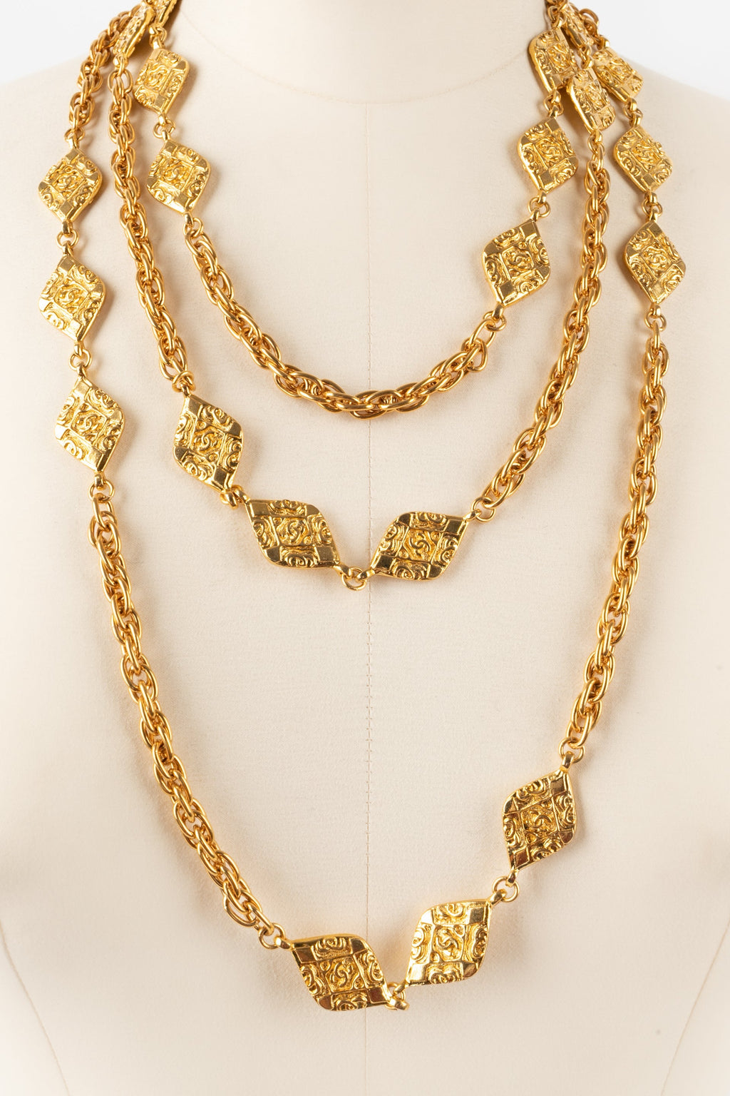 Collier / sautoir en mÃƒÆ’Ã‚Â©tal dorÃƒÆ’Ã‚Â© Chanel