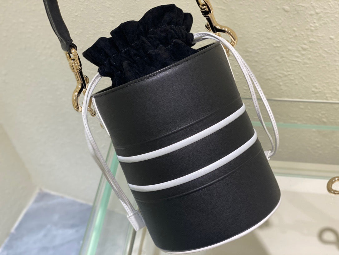 GLAMI Small Vibe Bucket Bag Black, For Women, WomenÃ¢â‚¬â„¢s Handbags 5.5in/14cm CD M8703OOBR_M928