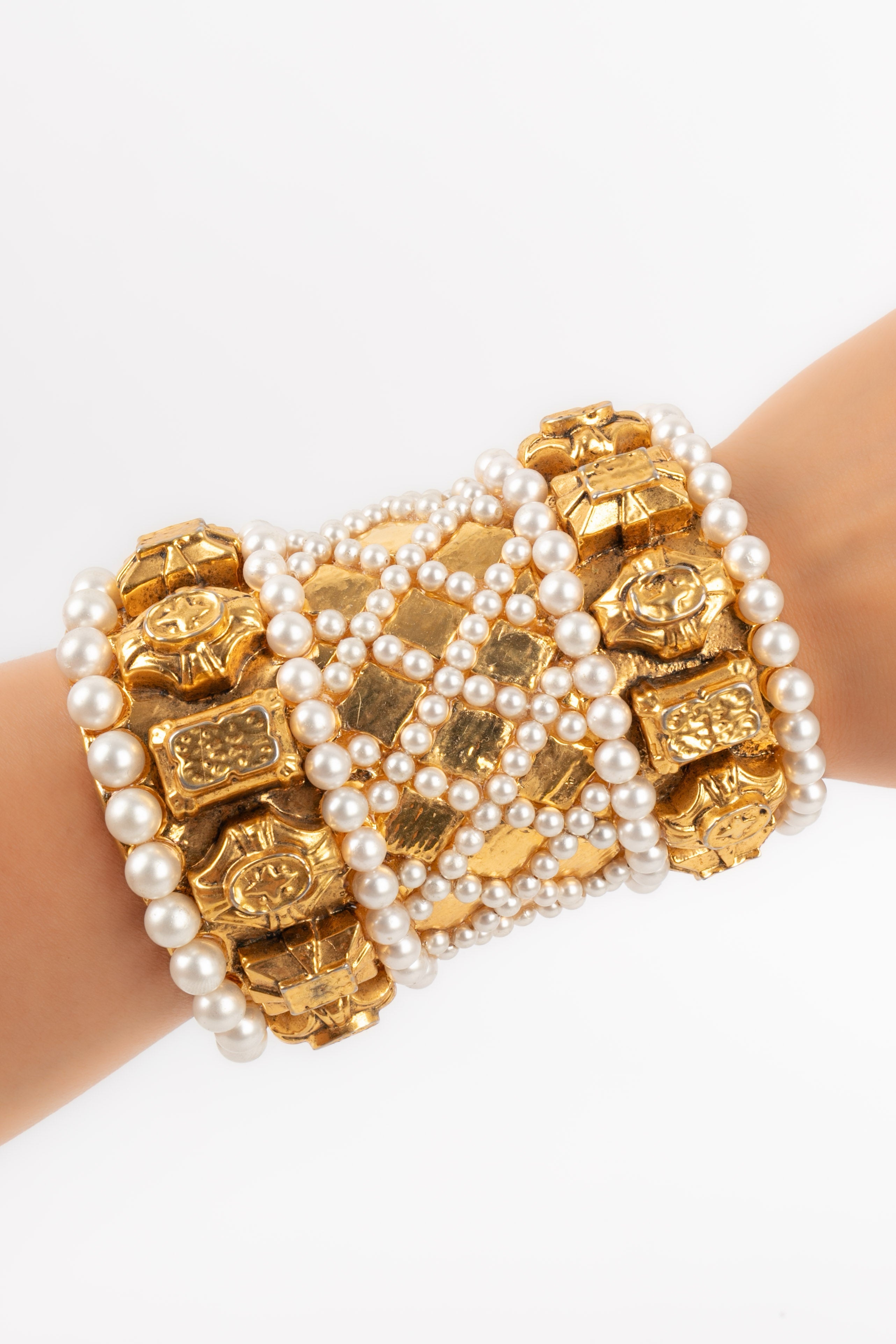 Bracelet manchette Anonyme