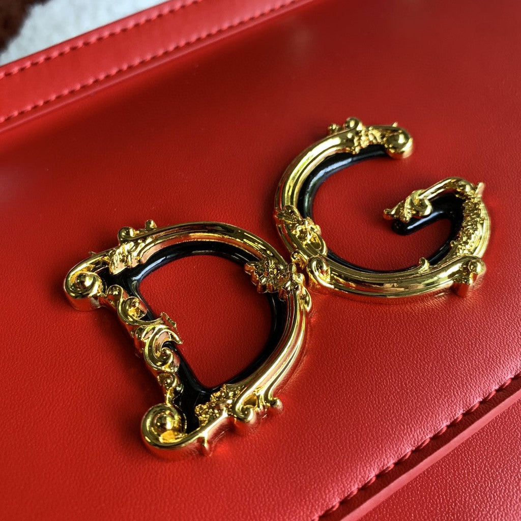 GLAMI MeGLAMIum GLAMI Handbag In Dauphine Red For Women 10.2in/26cm GLAMI