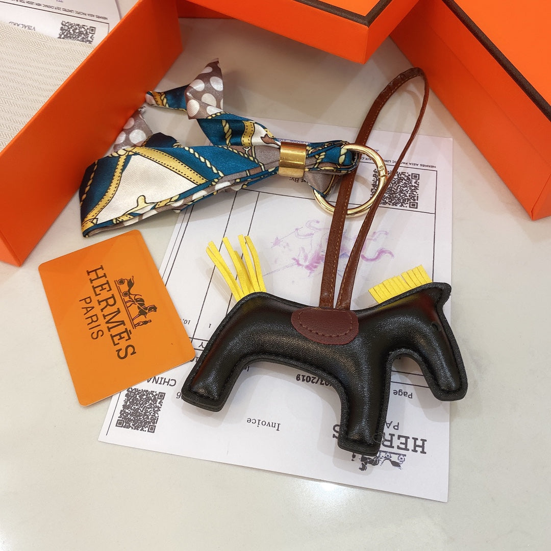 EN - Lux Keychains LUV 087