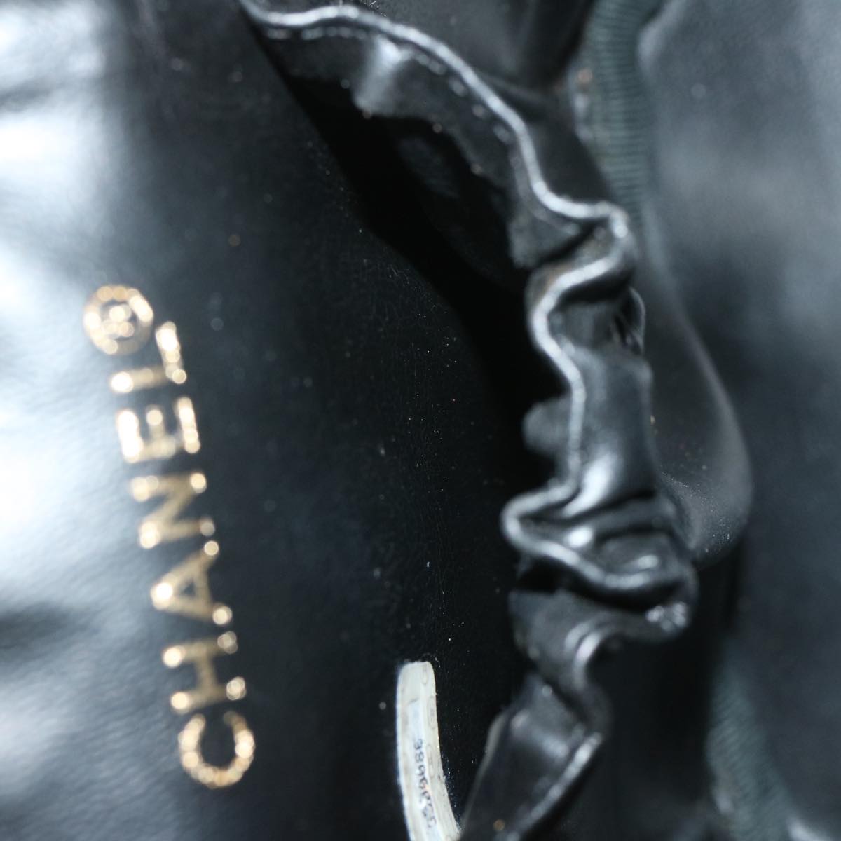CHANEL Vanity Cosmetic Pouch Leather Black CC bs10975