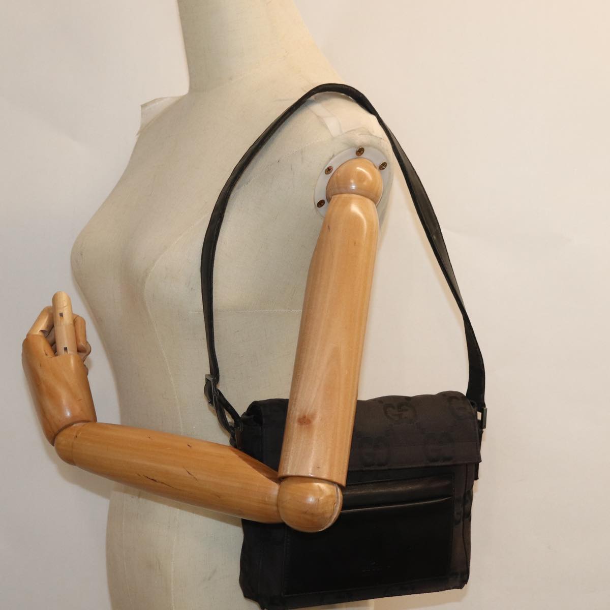 GUCCI GG Canvas Shoulder Bag Black bs15660