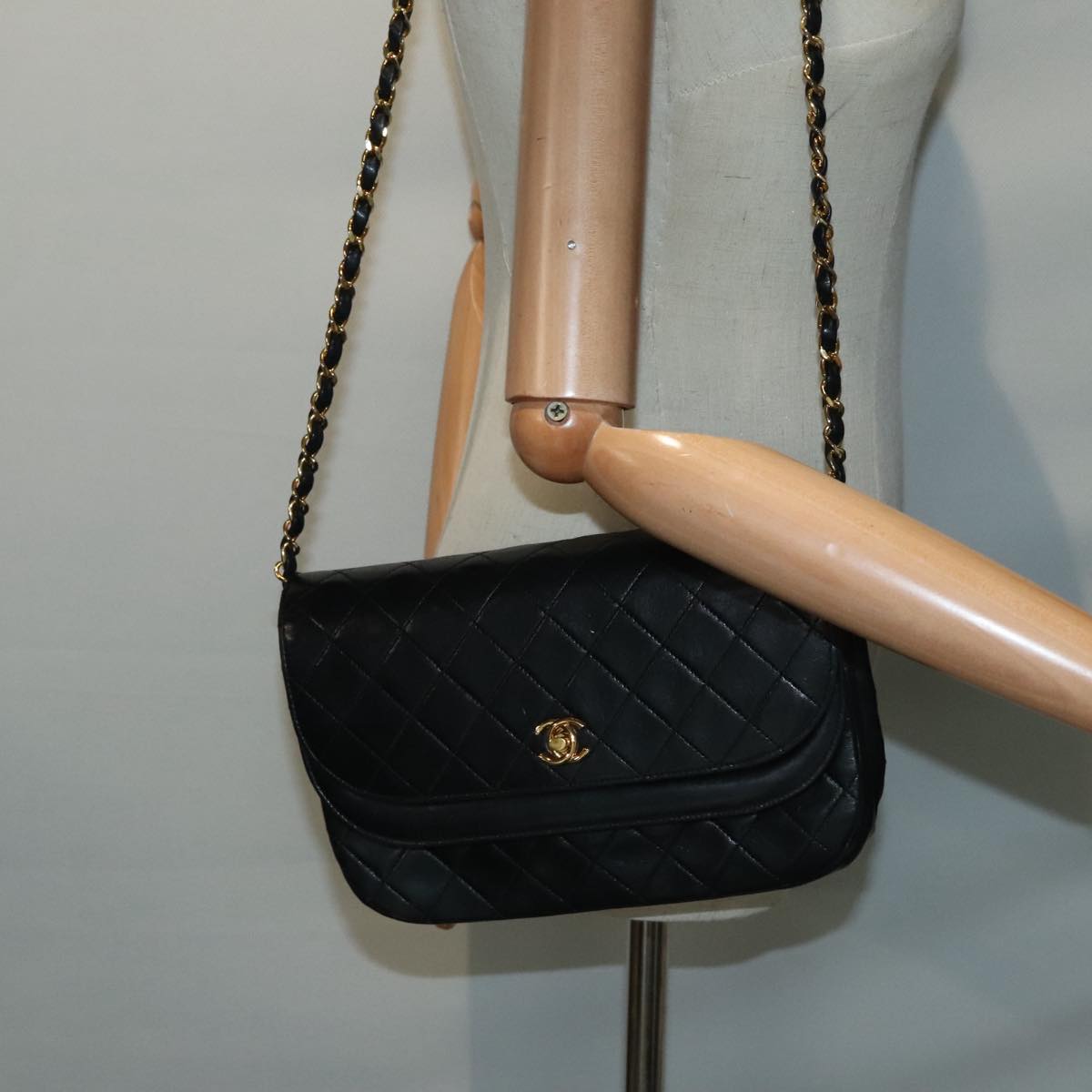 CHANEL Matelasse Chain Shoulder Bag Lamb Skin Gold Black CC bs18449