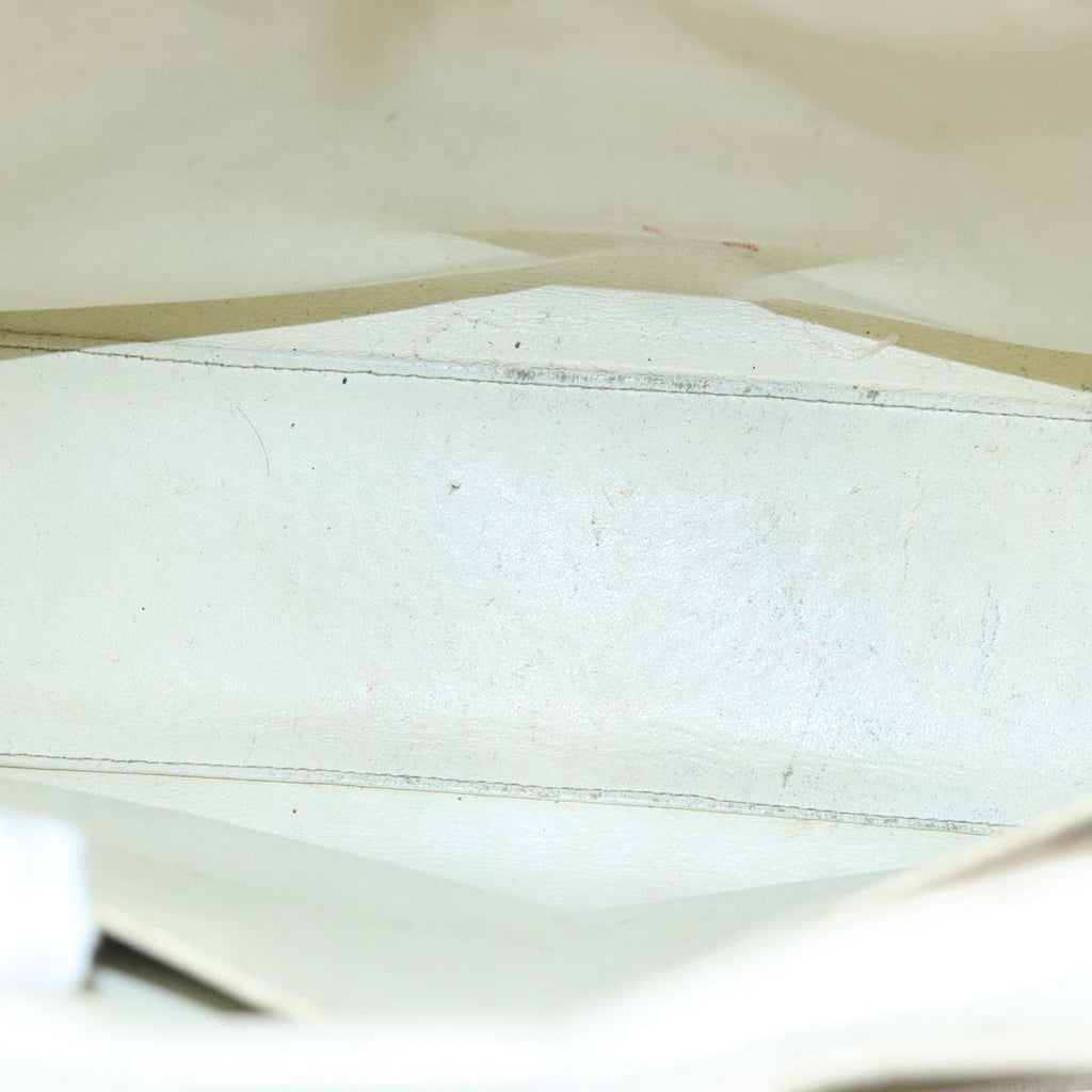CHANEL Shoulder Bag Caviar Skin White CC bs19618