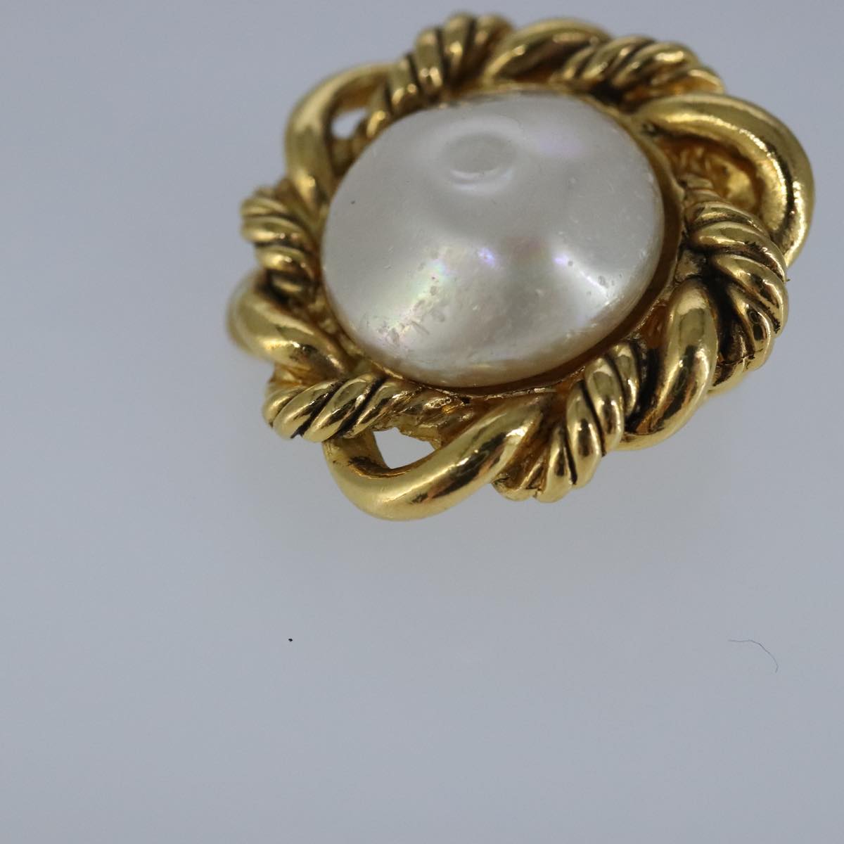 CHANEL Earring metal Gold CC bs20026