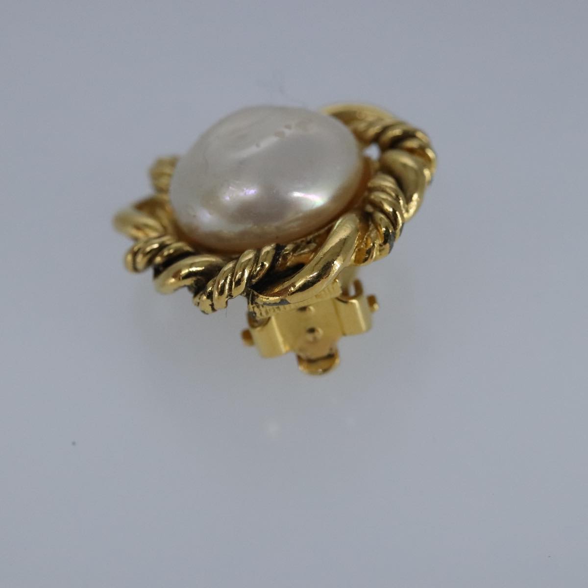 CHANEL Earring metal Gold CC bs20026