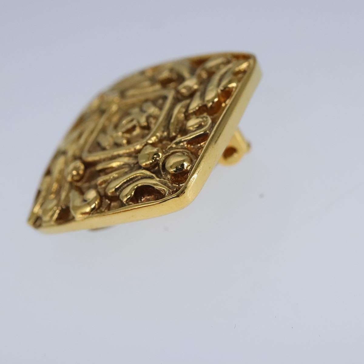 CHANEL Earring metal Gold CC bs20202