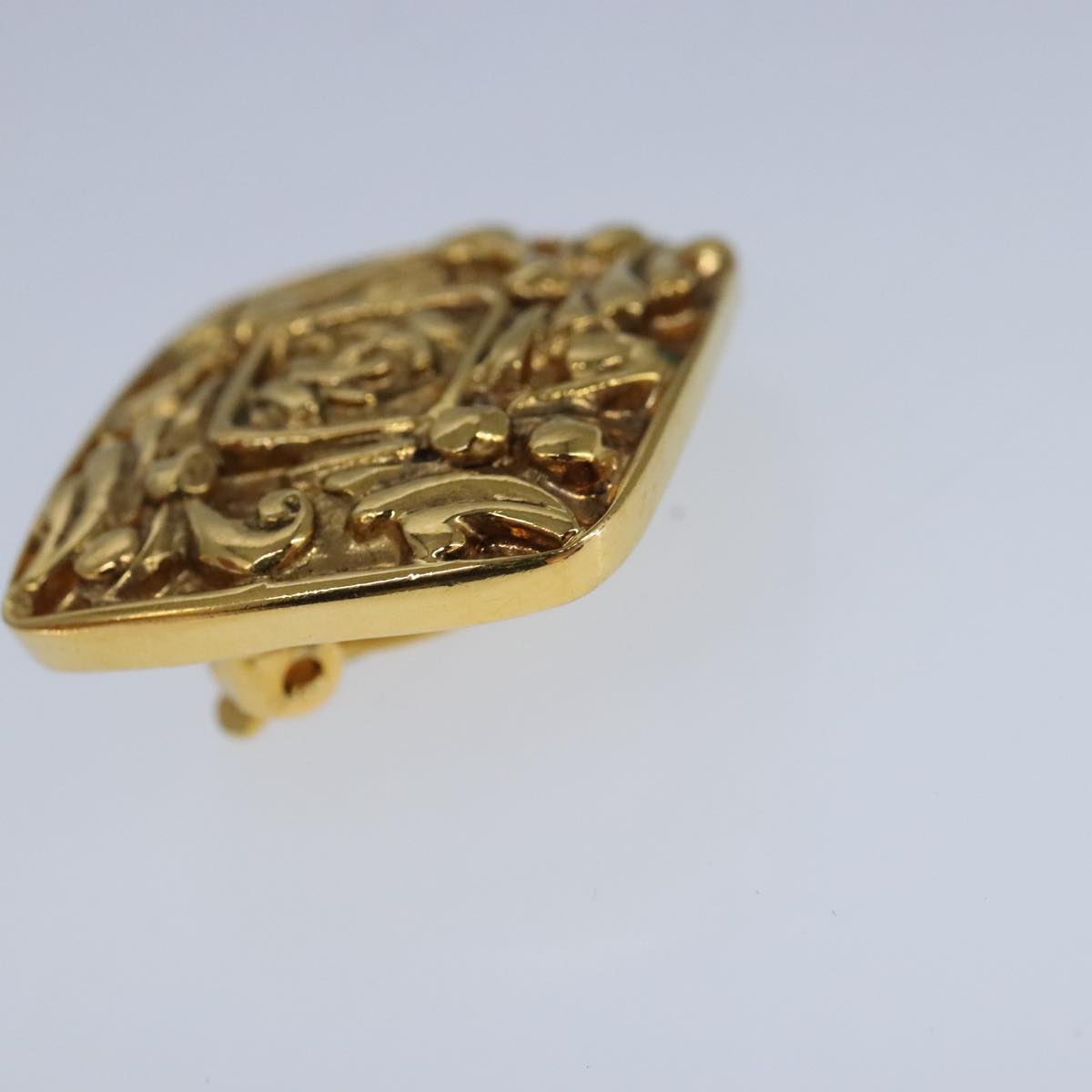 CHANEL Earring metal Gold CC bs20202