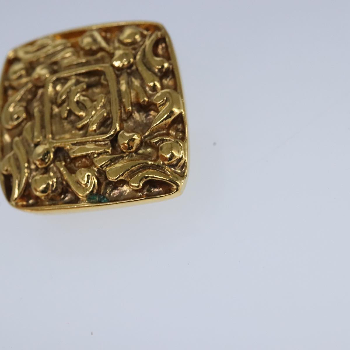 CHANEL Earring metal Gold CC bs20202