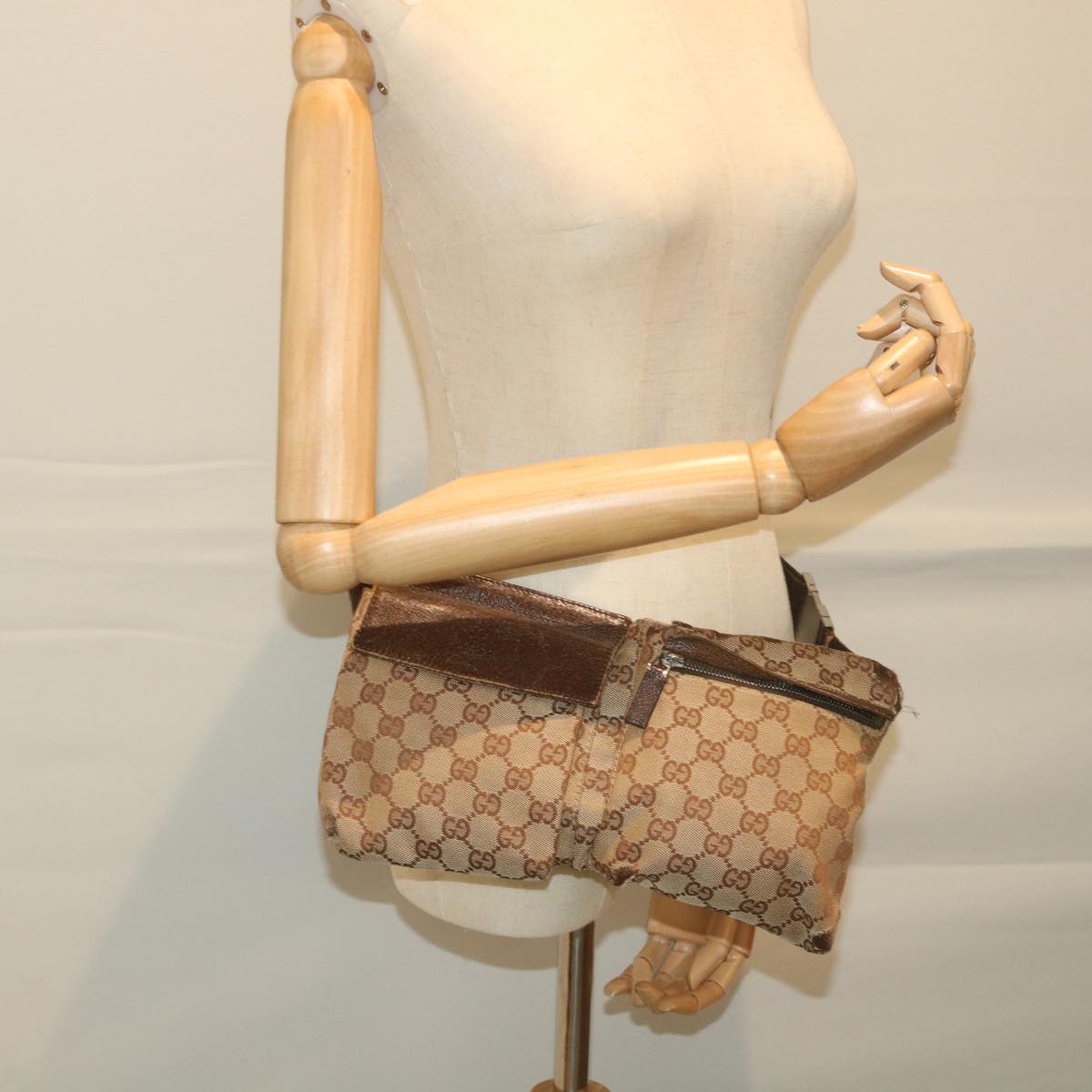 GUCCI GG Canvas Waist bag Beige 28566 bs9936