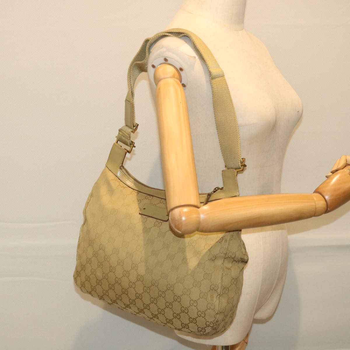 GUCCI GG Canvas Shoulder Bag Khaki 90762 bs9937