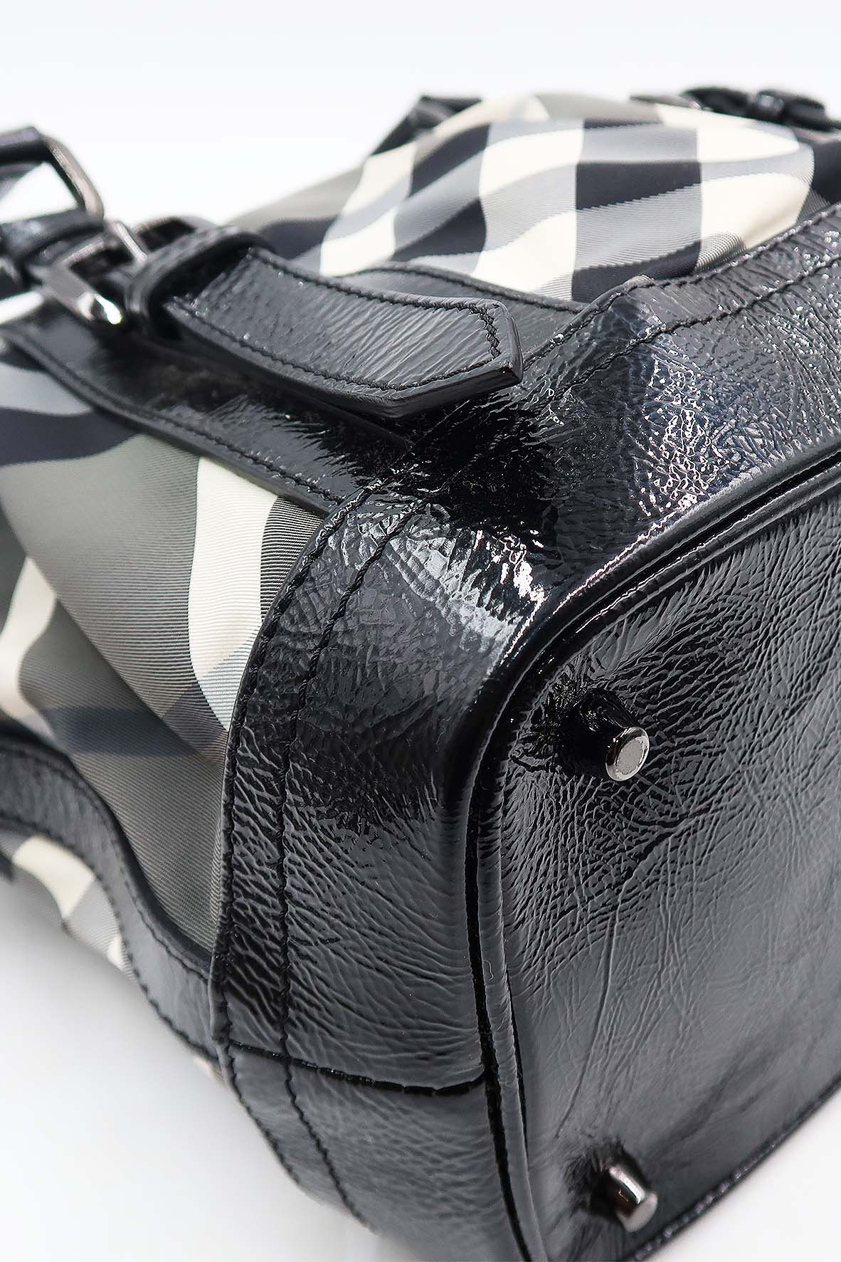 Lowry Beat Check Tote Black