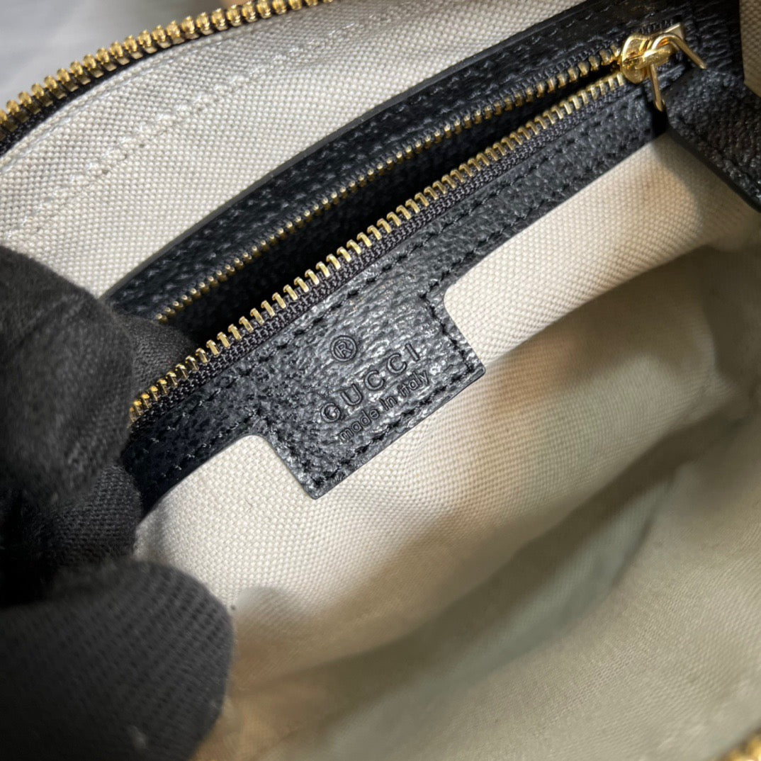 Glami Shoulder Bag With Interlocking G Black And White Glami Supreme Canvas For WomenÃ‚Â  9.6in/24.5cm Glami