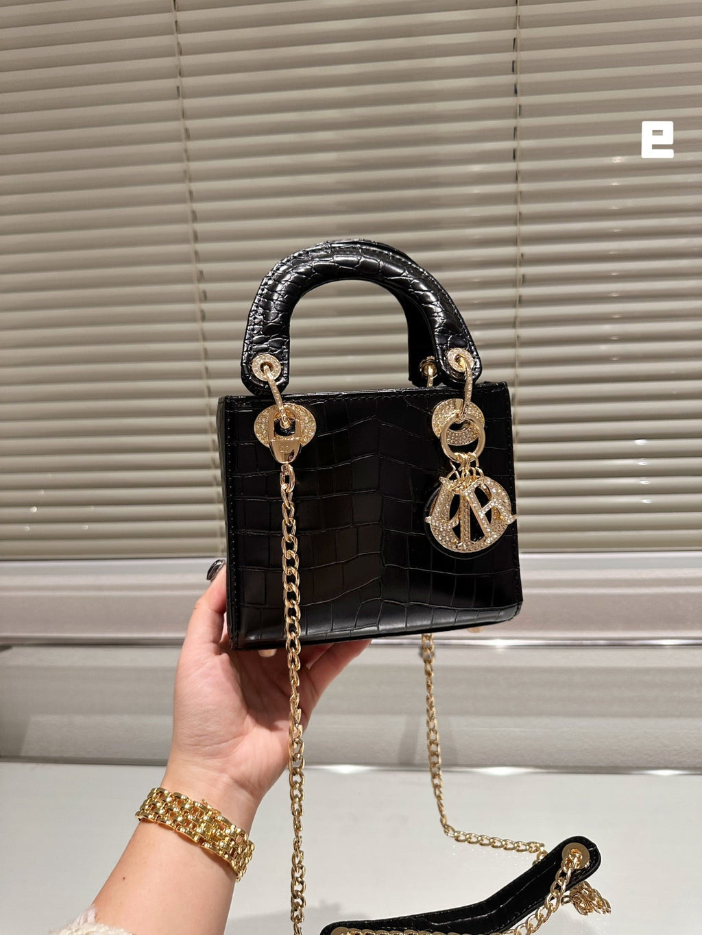 EN - Luxury Bags DIR 369