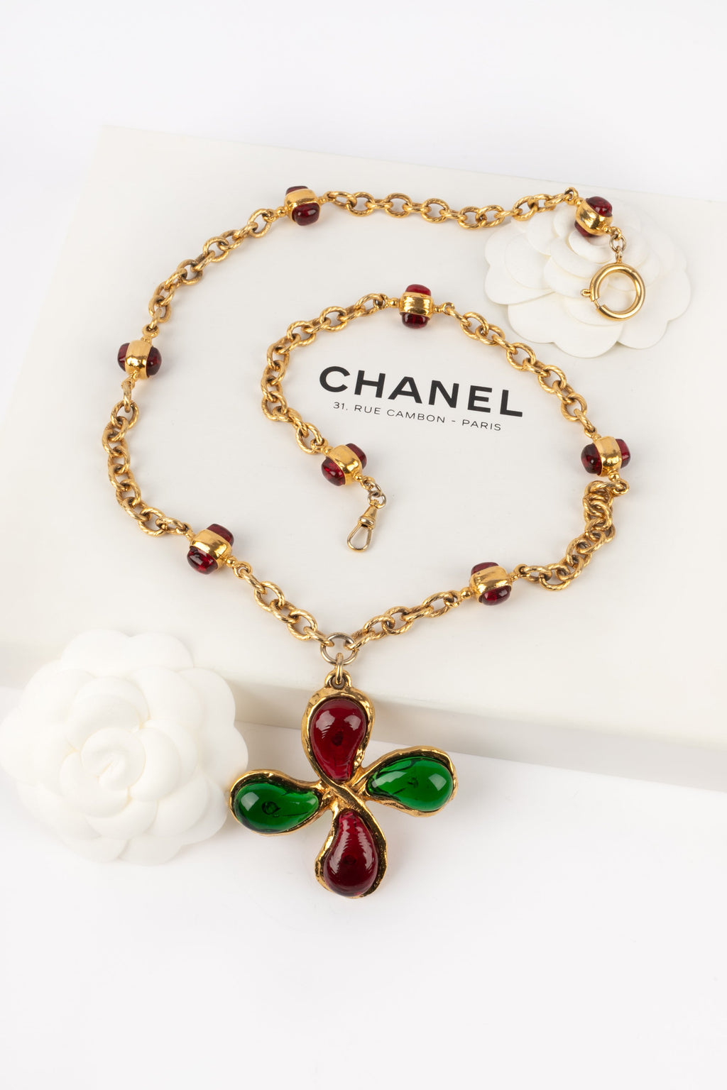 Collier en pâte de verre Chanel
