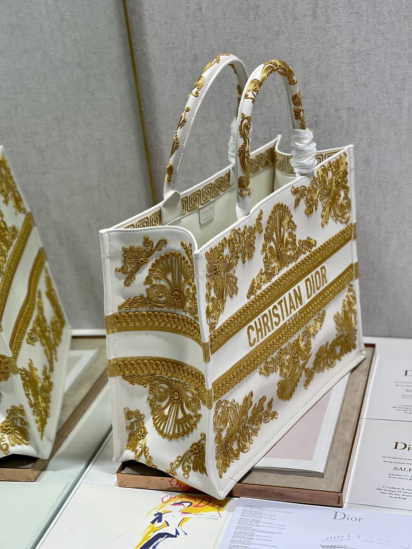 GLAMI Large Book Tote Gold And White, For Women, WomenÃ¢â‚¬â„¢s Handbags 16.5in/42cm CD