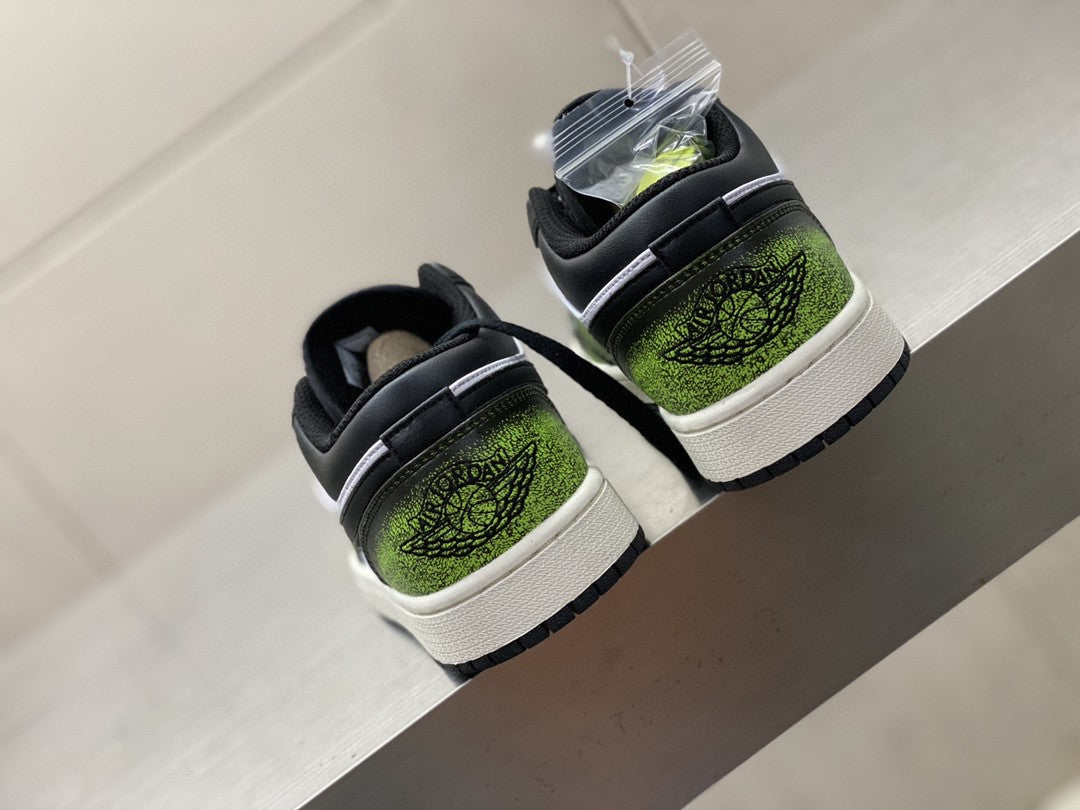 Ã‚Â GLAMI Jordan 1 Low ‘White Black Green’ For Men DO8244-003