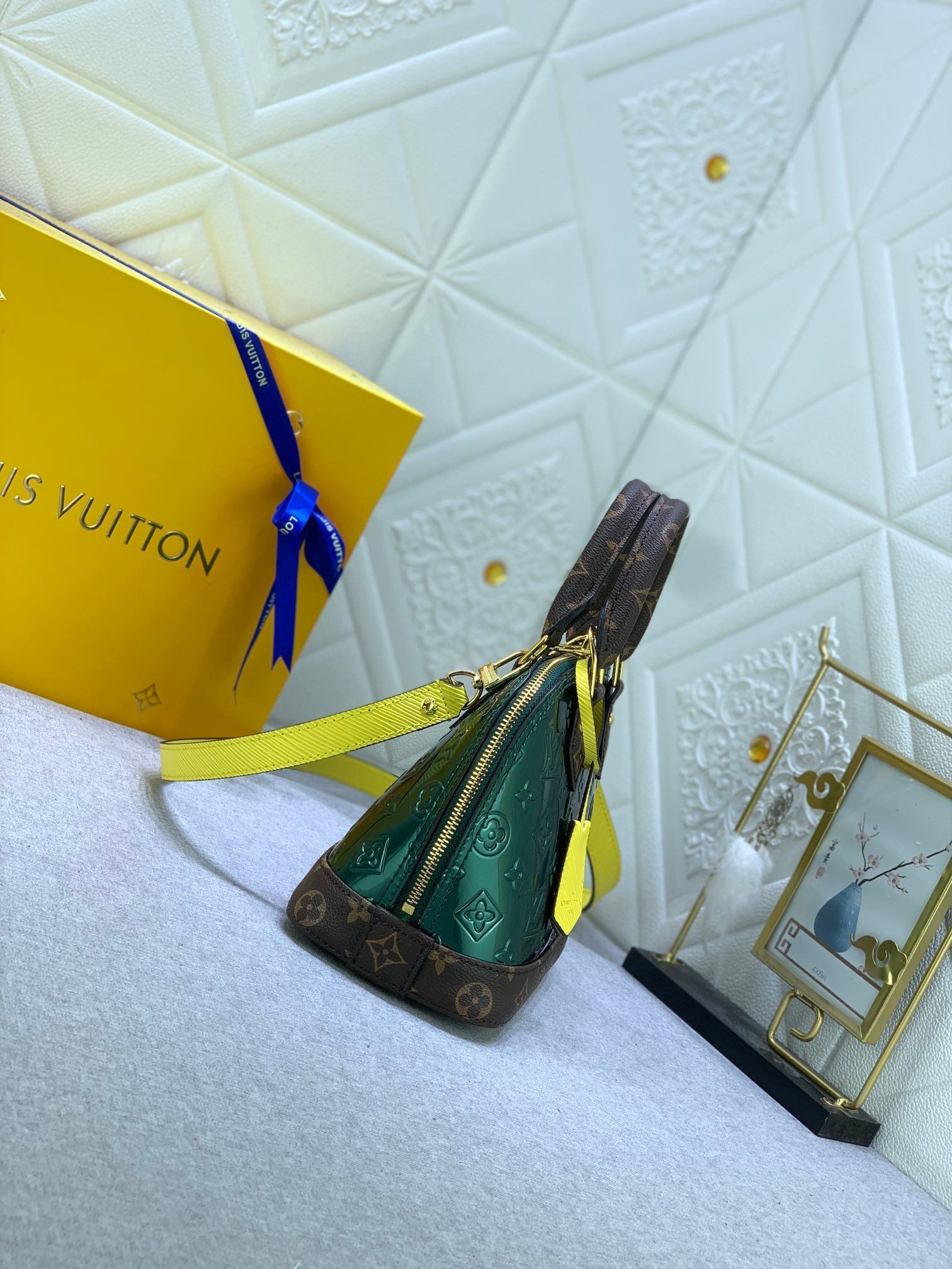 EN - Luxury Bags LUV 834