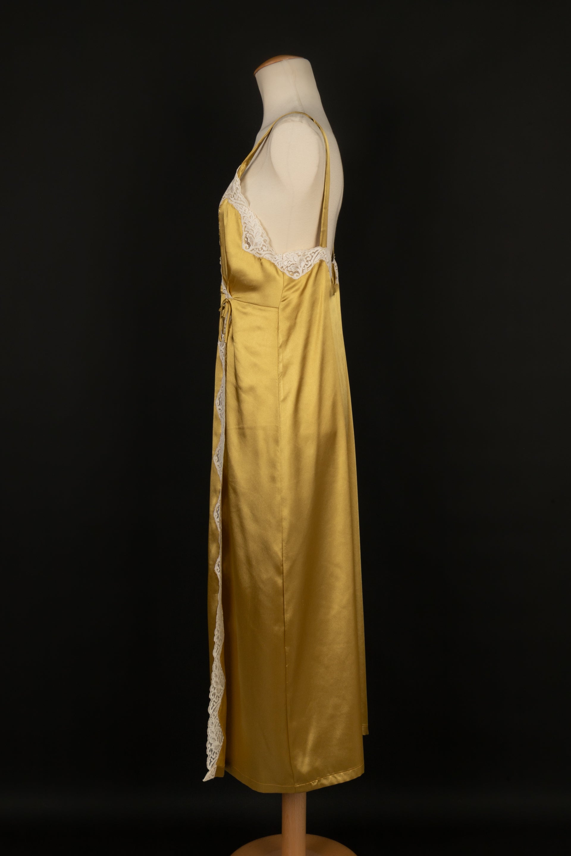 DÃƒÆ’Ã‚Â©shabillÃƒÆ’Ã‚Â© en satin  Nina Ricci