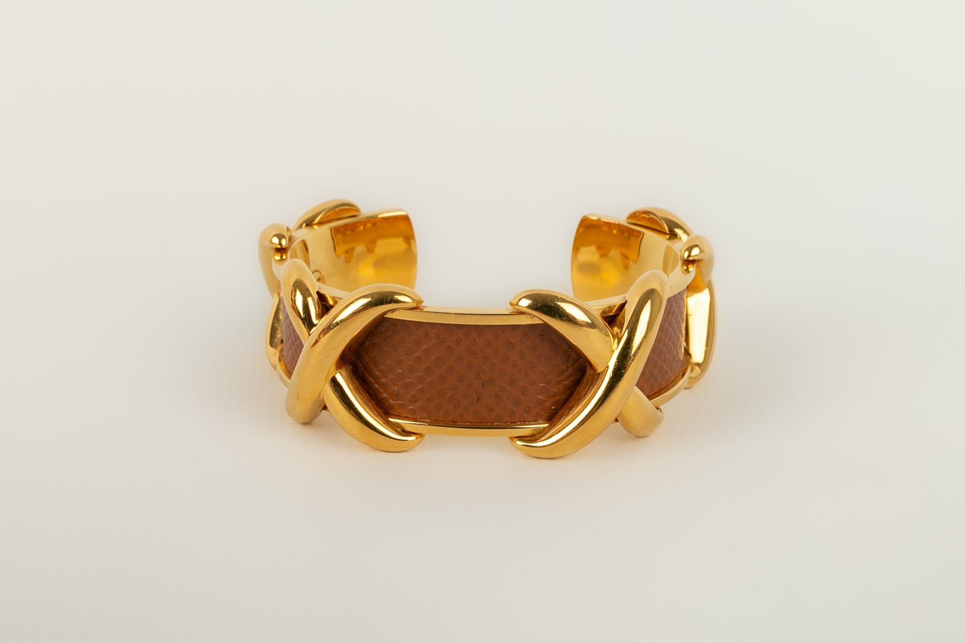 Bracelet en mÃƒÆ’Ã‚Â©tal dorÃƒÆ’Ã‚Â© et cuir HermÃƒÆ’Ã‚Â¨s