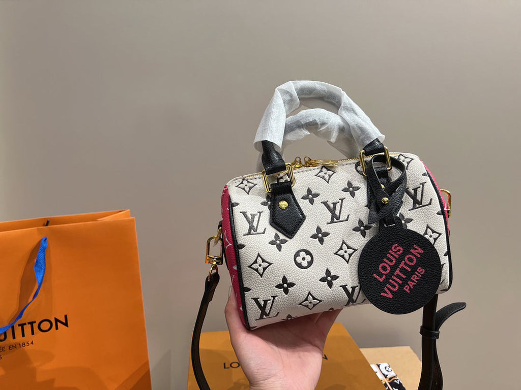 EN - Luxury Bags LUV 733