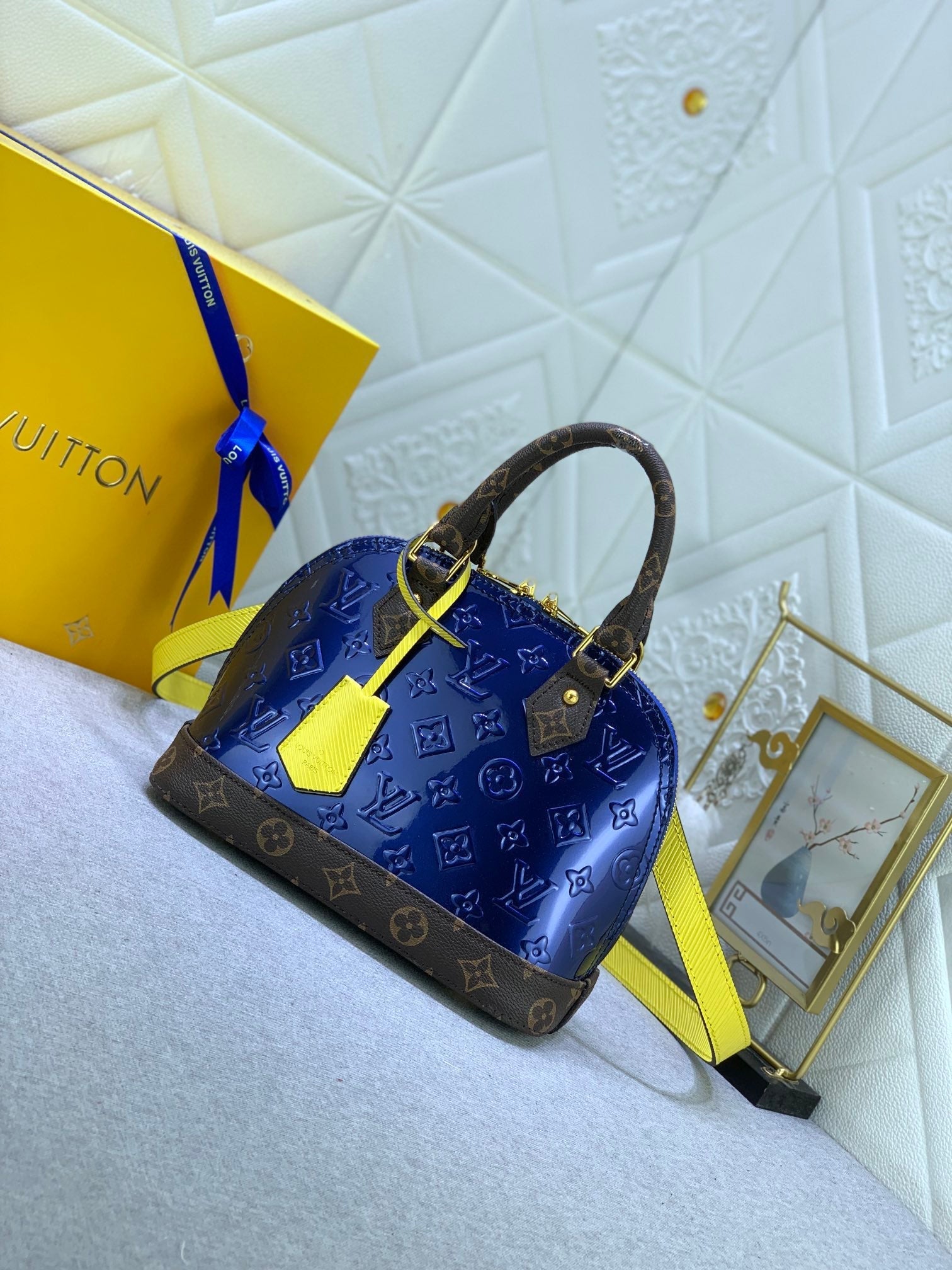 EN - Luxury Bags LUV 835