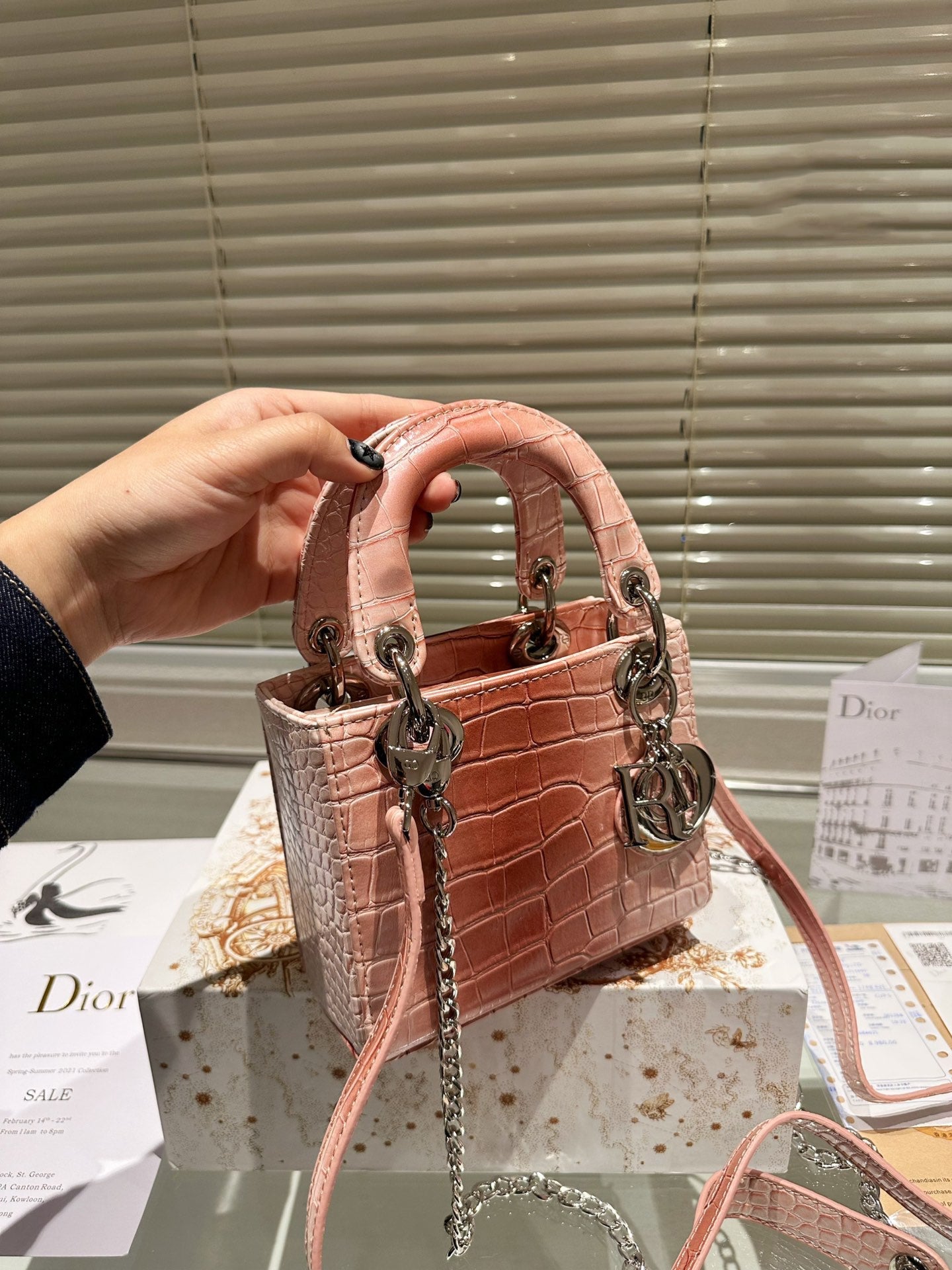 EN - Luxury Bags DIR 370
