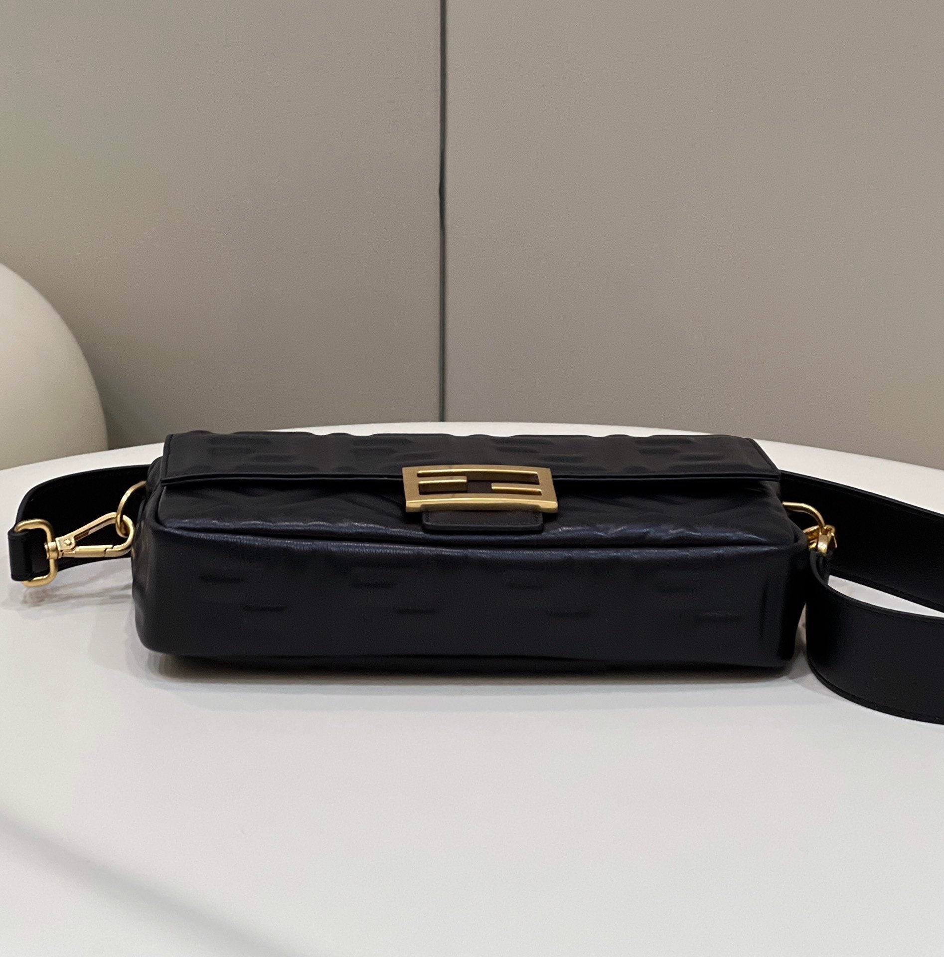 FI Baguette Black For Women, Handbags, Shoulder And Crossbody Bags 10.6in/27cm FF 8BR600A72VF15ZW