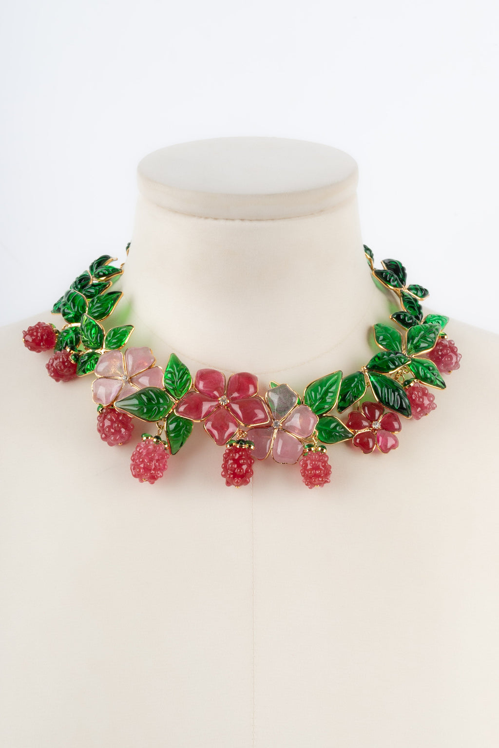 Collier Augustine