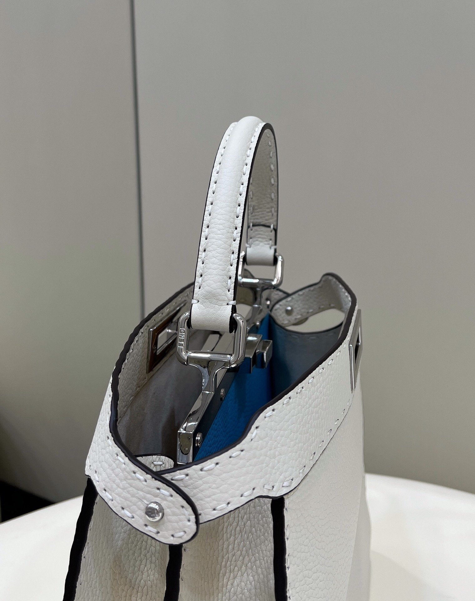 FI GlamI ISeeU MeGLAMIum White For Women, Handbags, Shoulder Bags 13.1in/33.5cm FF