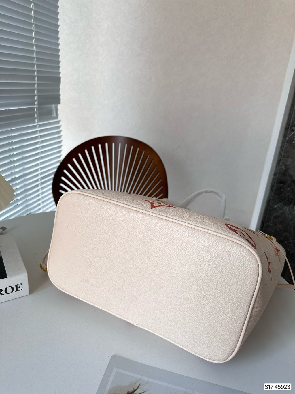EN - Luxury Bags LUV 843