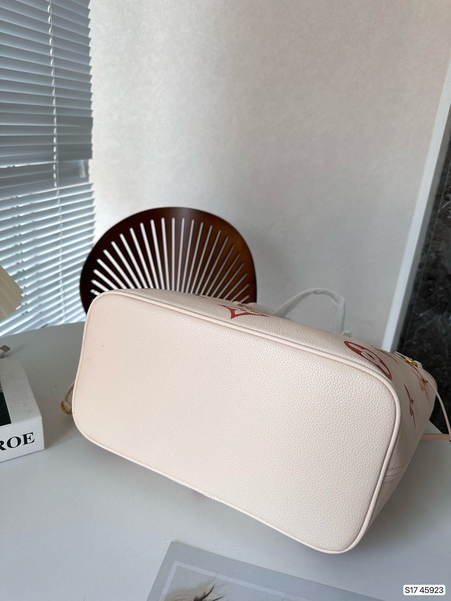 EN - Luxury Bags LUV 843