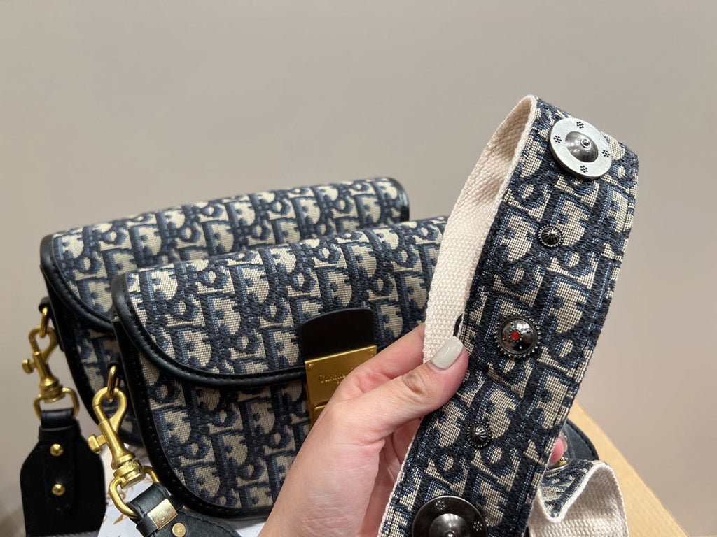 EN - Luxury Bags DIR 363