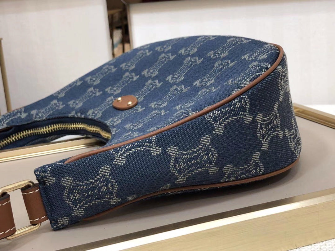 GLAMI Ava Bag In Triomphe Canvas XL Denim For Women 9in/23cm