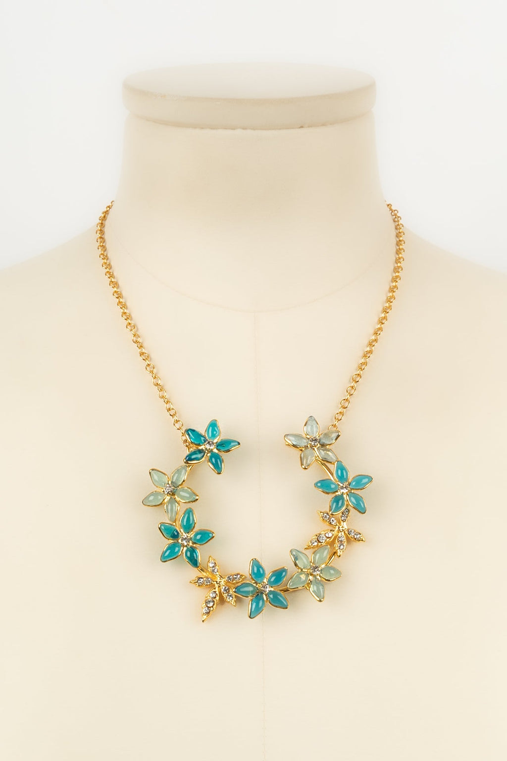 Collier Augustine