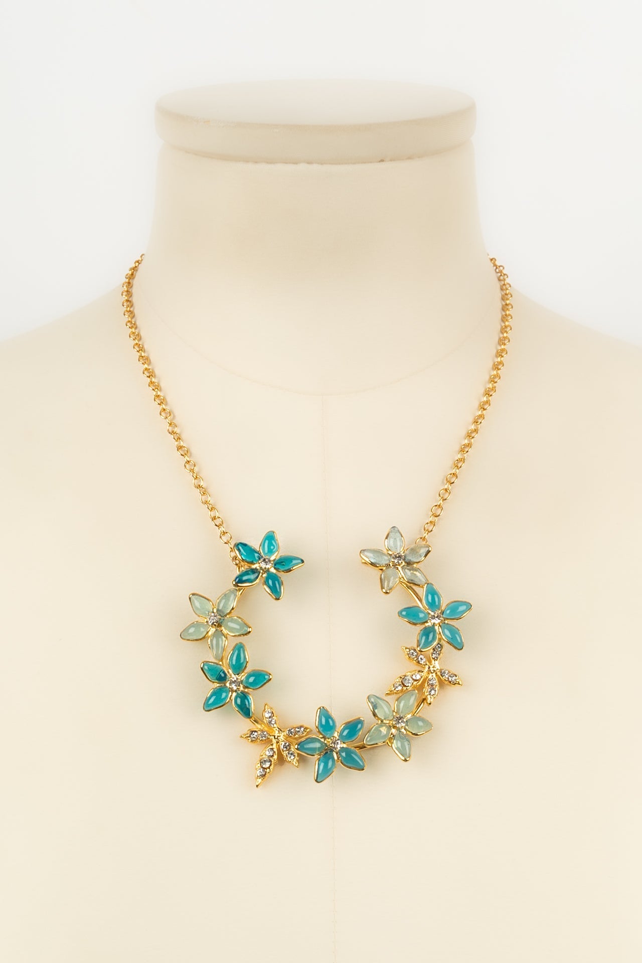 Collier Augustine