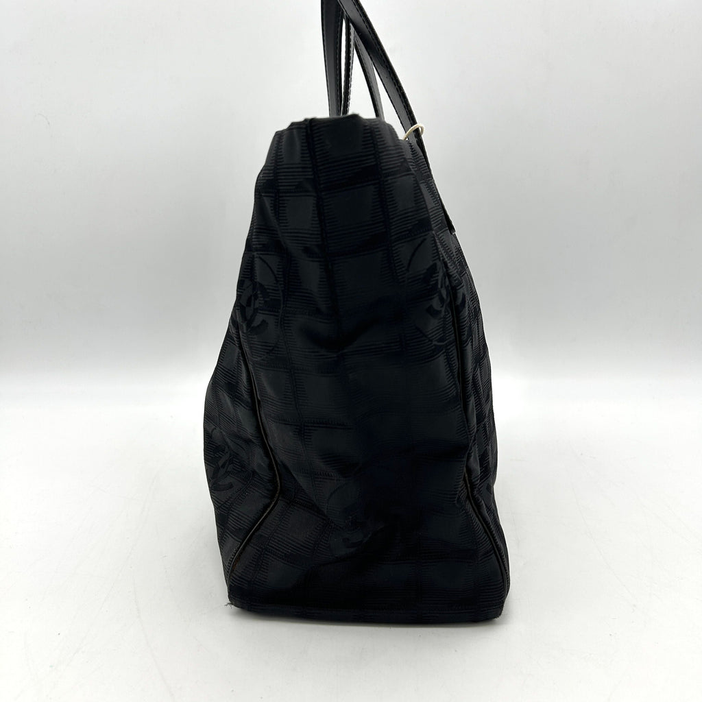 Pre-owned Chanel Tote Bagtravel Line Nylon Black  WD459597