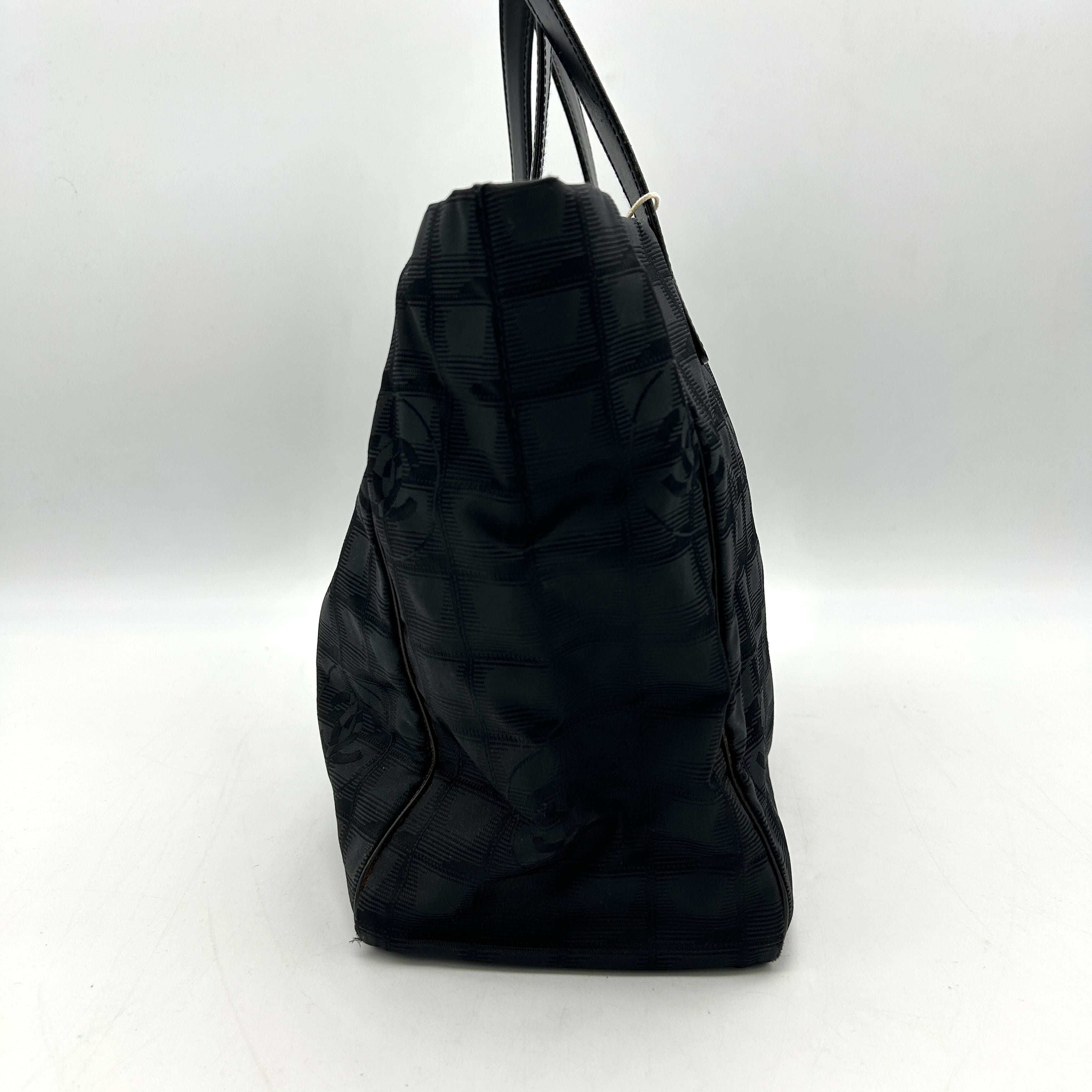 Pre-owned Chanel Tote Bagtravel Line Nylon Black  WD459597