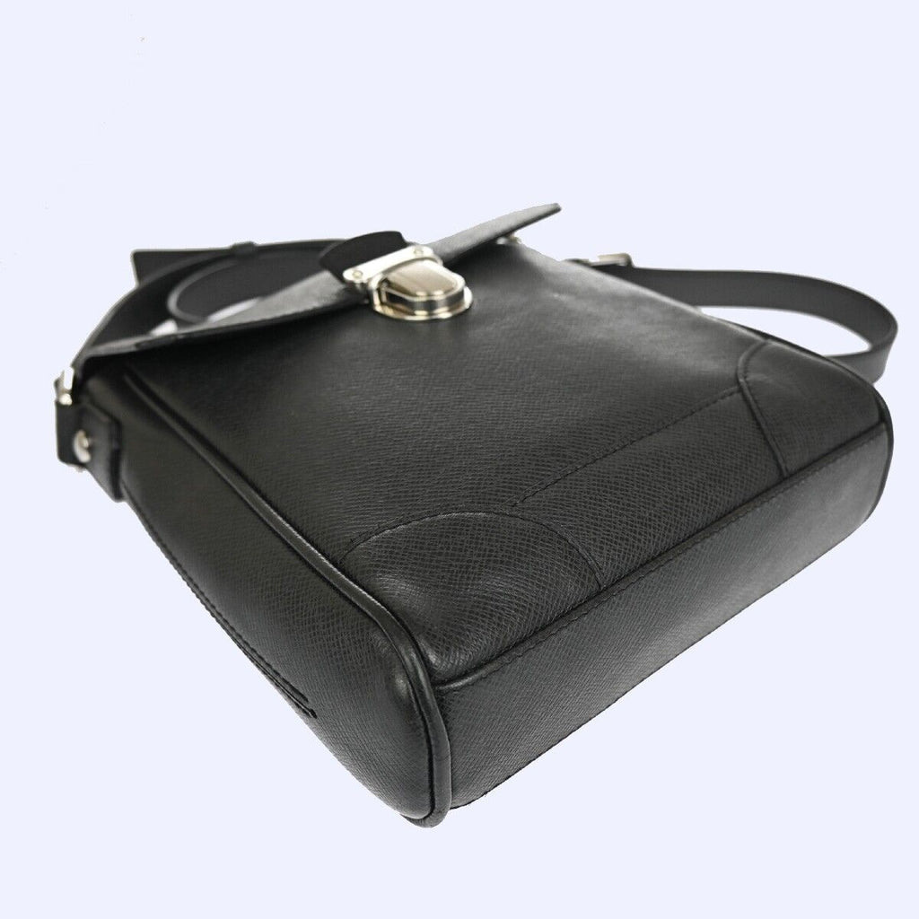 Louis Vuitton Luka  Leather Handbag ()