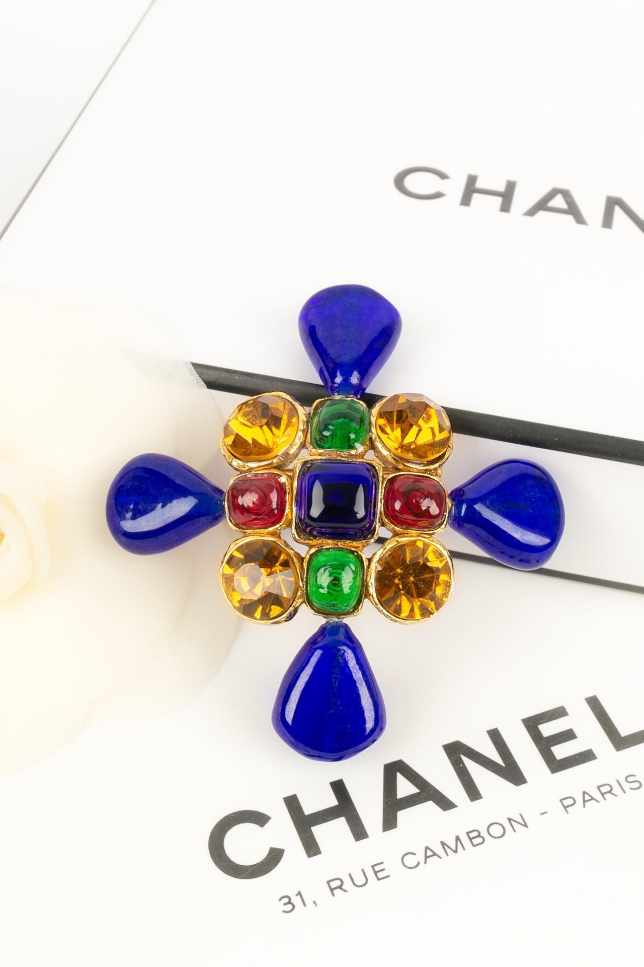 Broche en pÃƒÆ’Ã‚Â¢te de verre Chanel