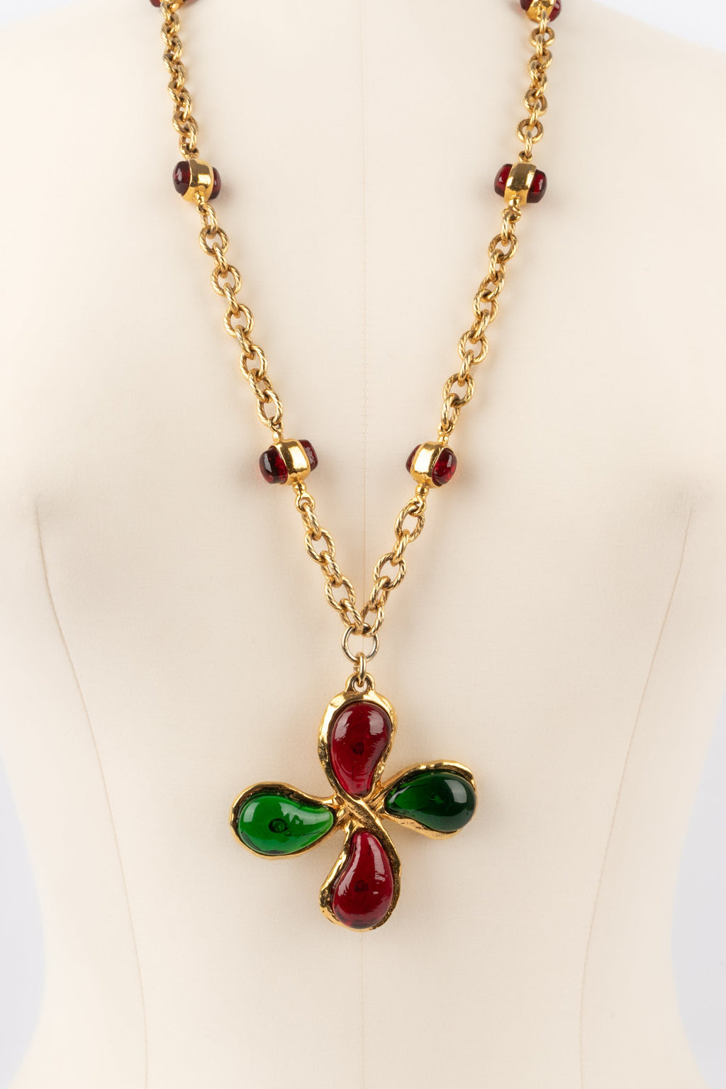 Collier en pâte de verre Chanel
