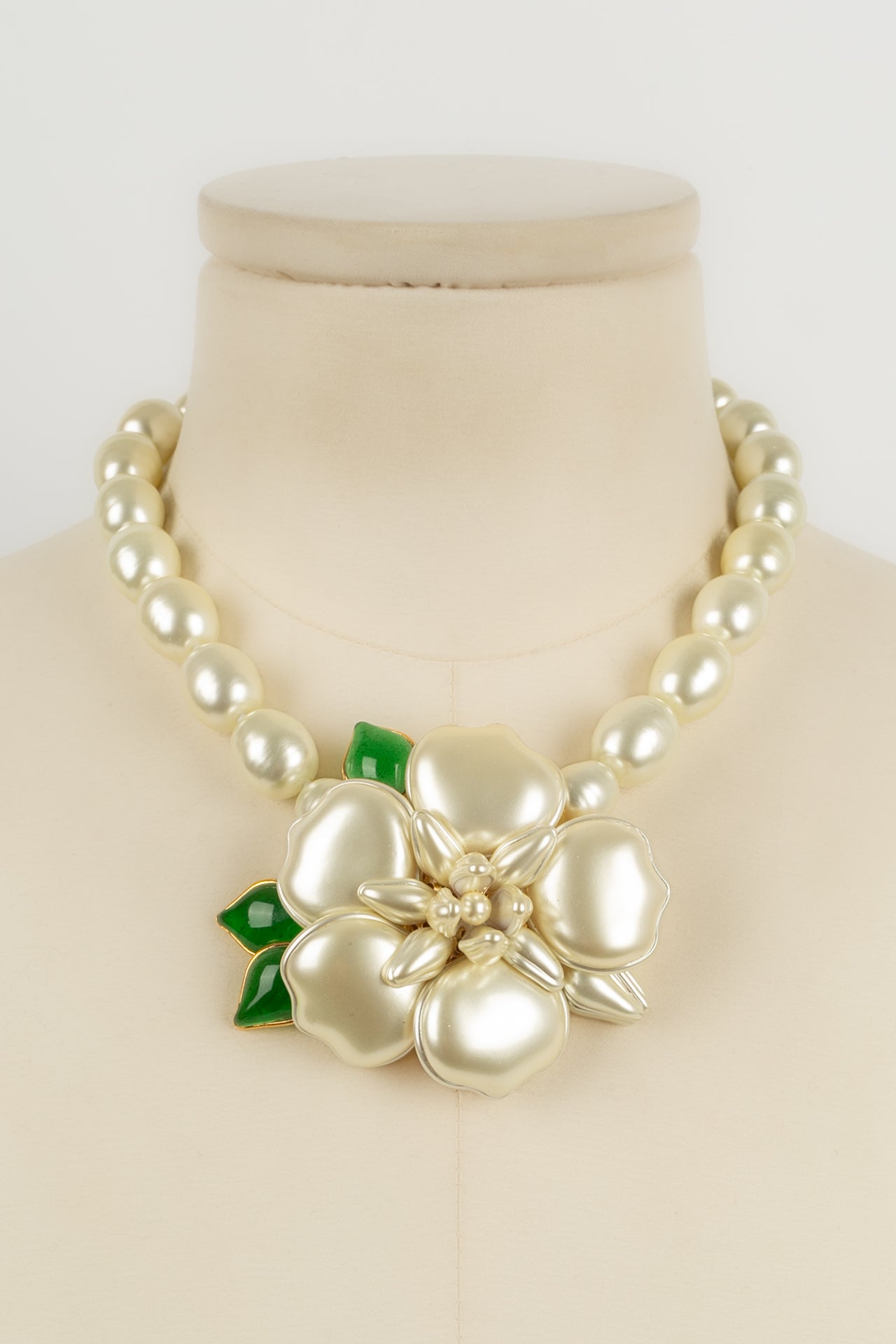 Collier Augustine
