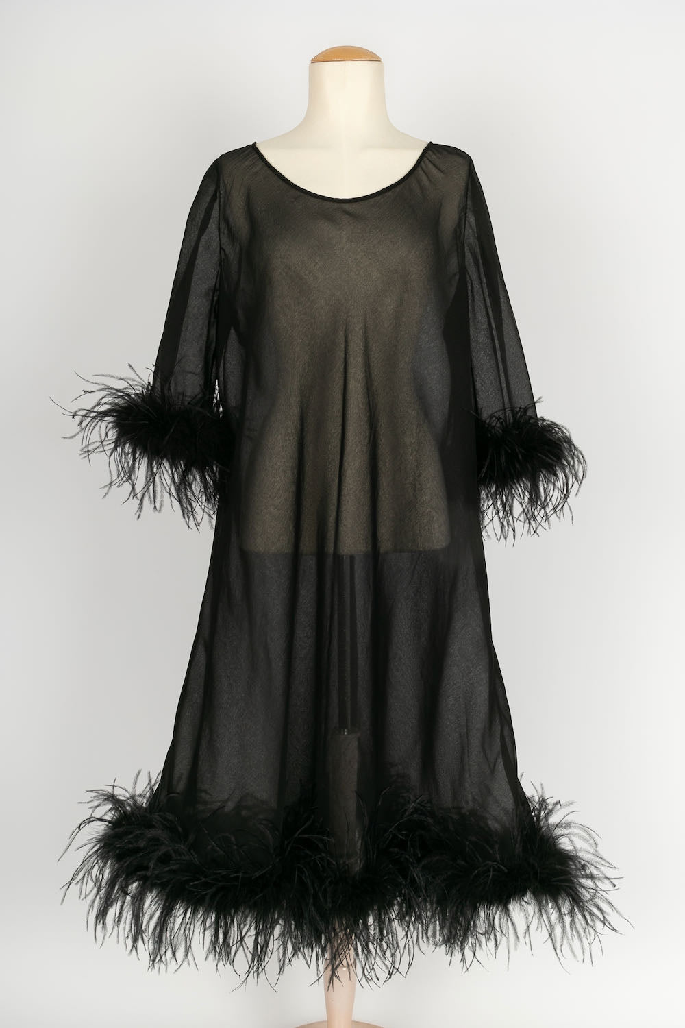 Robe vintage en soie et plumes