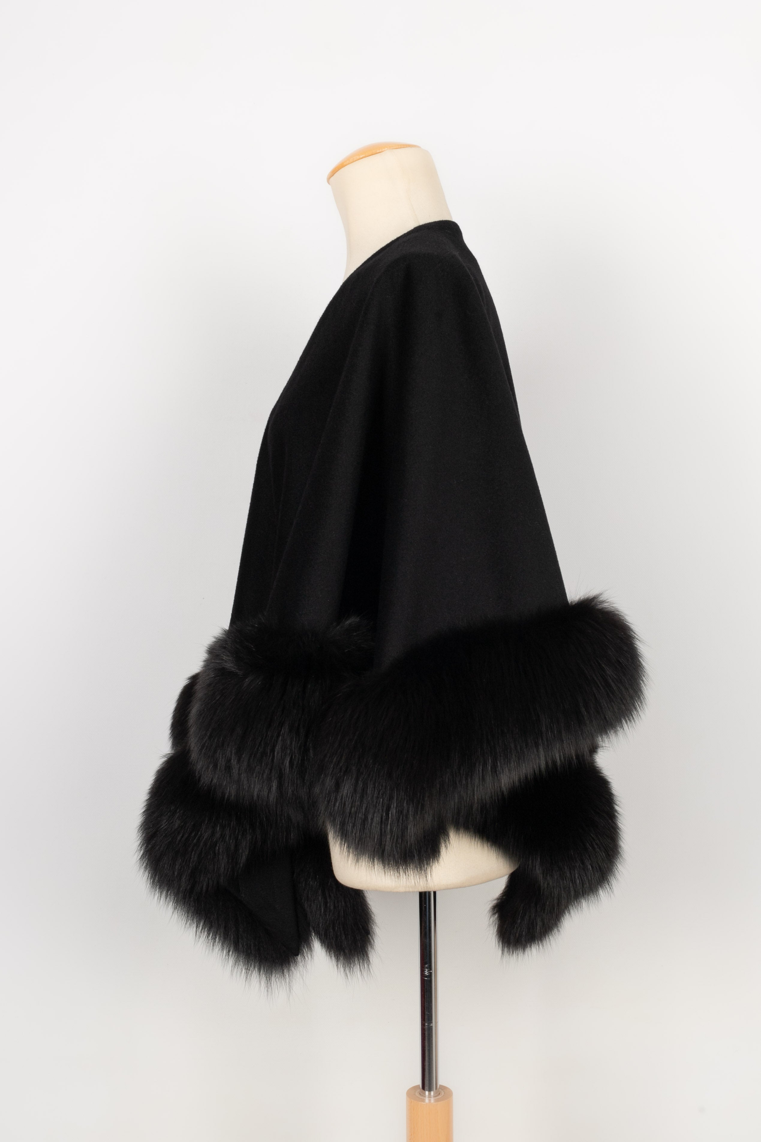 Cape Guy Laroche