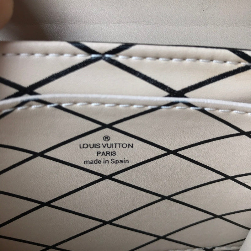LOV2 Bags - Luxurious Bags  1610
