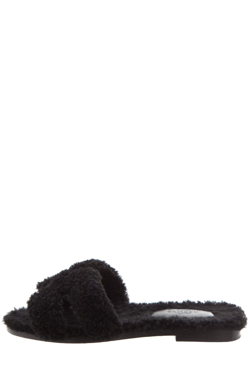 HermÃƒÆ’Ã‚Â¨s "Oran" Black Shearling Slides SZ 35