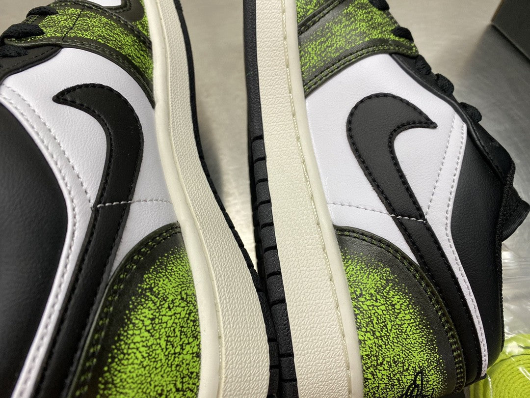 Ã‚Â GLAMI Jordan 1 Low ‘White Black Green’ For Men DO8244-003